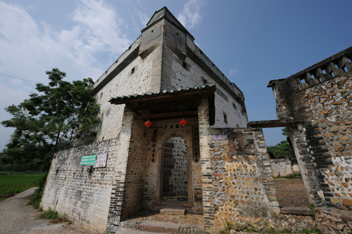 韶关市始兴县东湖坪客家民俗文化村(国道323线旁)