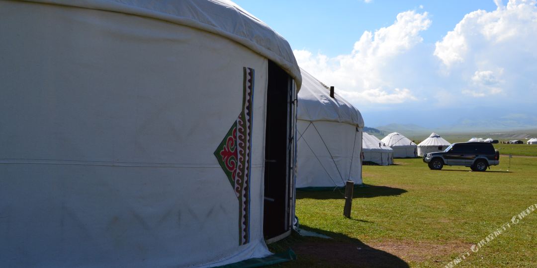 霍城赛里木湖蒙古包度假山庄