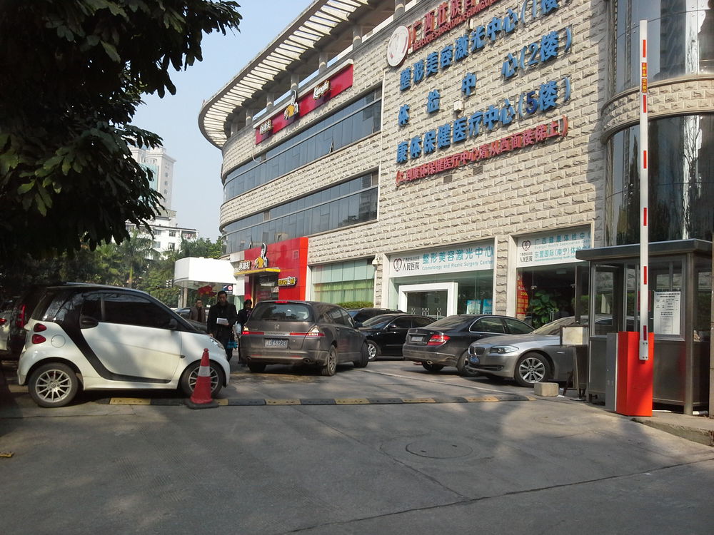 广西健康体检中心-地上停车场