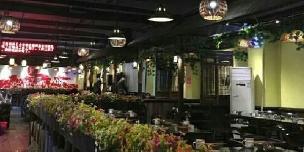 老连队·重庆老火锅(新湖店)