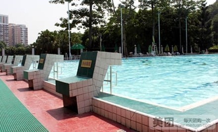 钜东游泳池