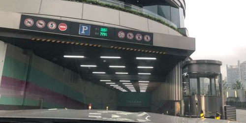 上海白玉蘭廣場購物中心-停車場