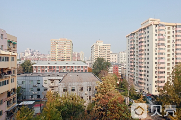 北京市海淀区甘家口中街与甘家口北街交叉路口往南约100米