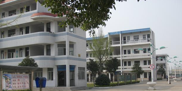 (0513)88212402别名:海安市李堡镇初级中学/海安县李堡镇初级中学