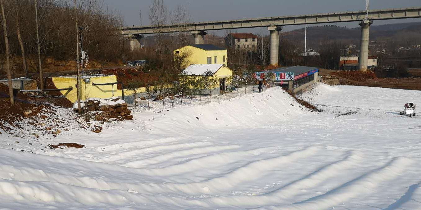 襄阳照英滑雪乐园