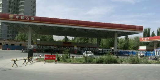 新疆维吾尔自治区巴音郭楞蒙古自治州库尔勒市龙山女子加油加气站(环岛路西)