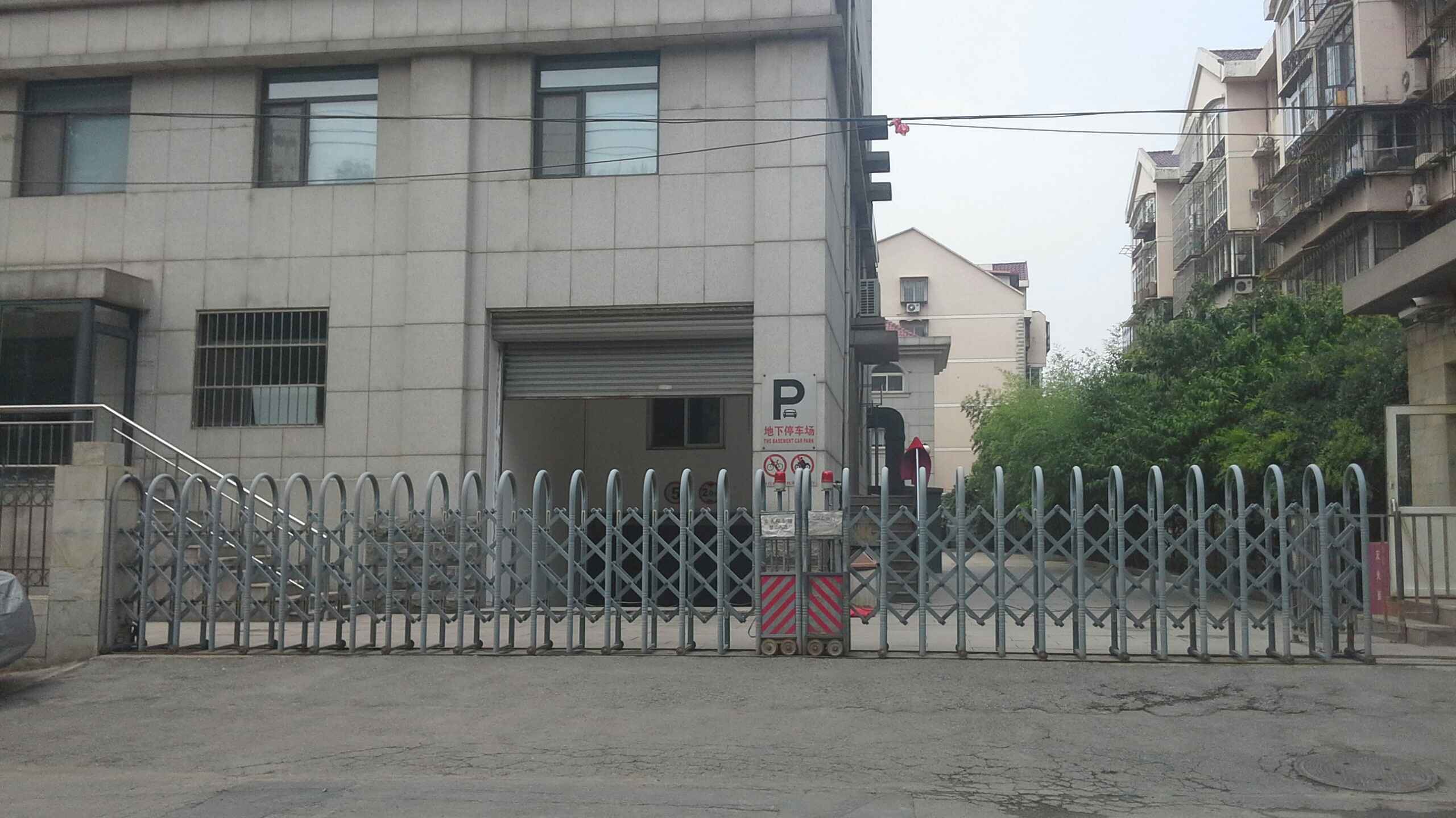 天津市河北区人民检察院-停车场