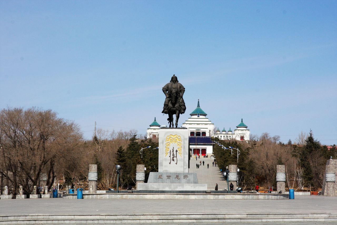 内蒙古自治区呼伦贝尔市扎兰屯市繁荣村过境街成吉思汗庙