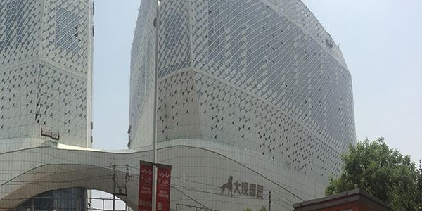 郑州市管城回族区钱塘路与东三马路交叉路口往北约50米(大观国贸)
