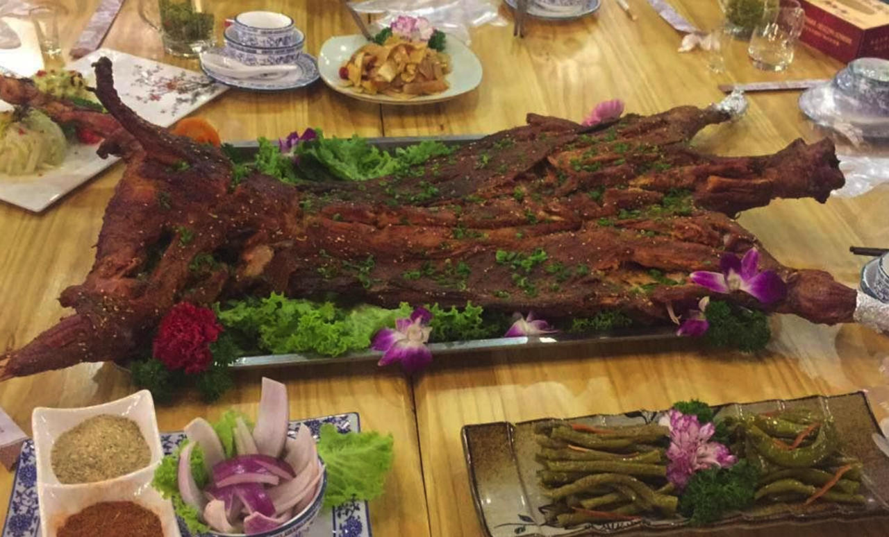 新大漠红柳烤肉餐厅
