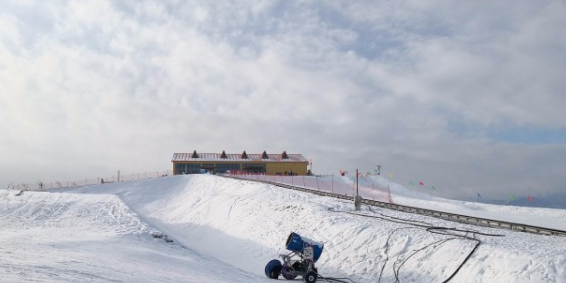 天山雪场场