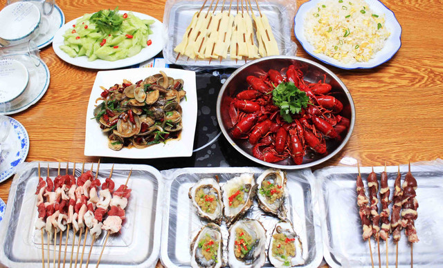 大专烧烤麻辣龙虾馆