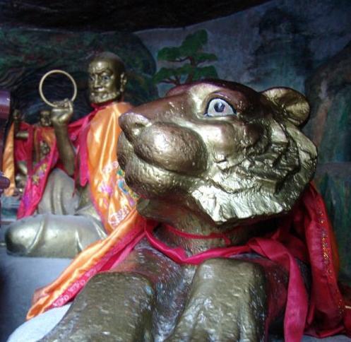 虎溪岩