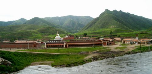 甘南藏族自治州碌曲县213国道