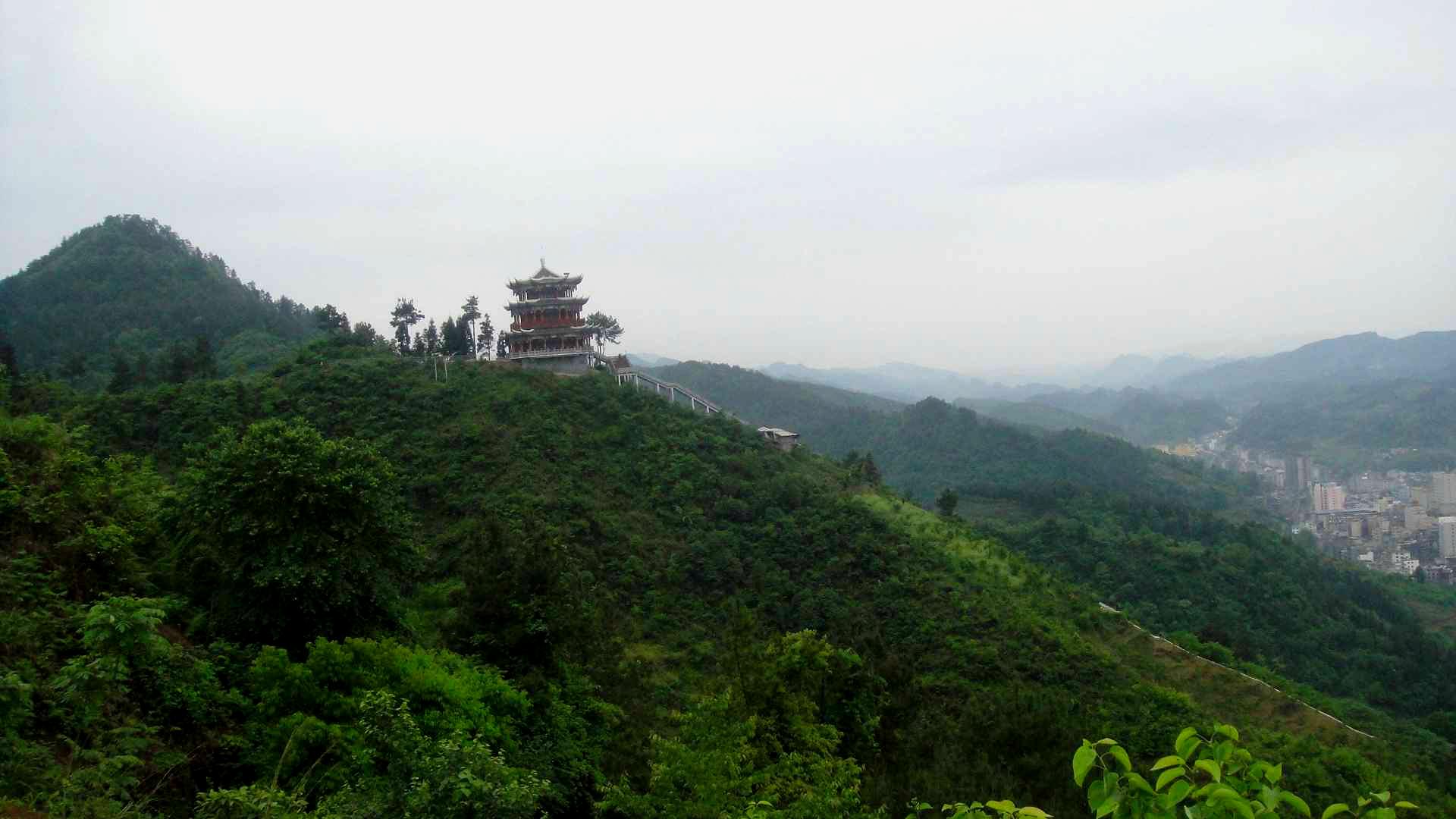 湖北省恩施土家族苗族自治州咸丰县高乐山镇沿河路红绿灯