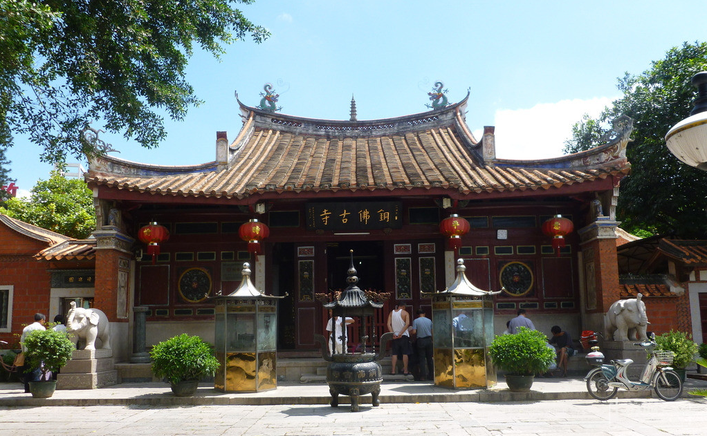 钢佛寺