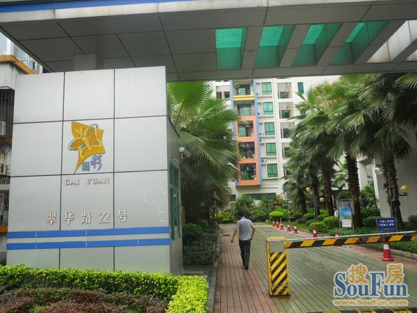 彩园停车场-出入口