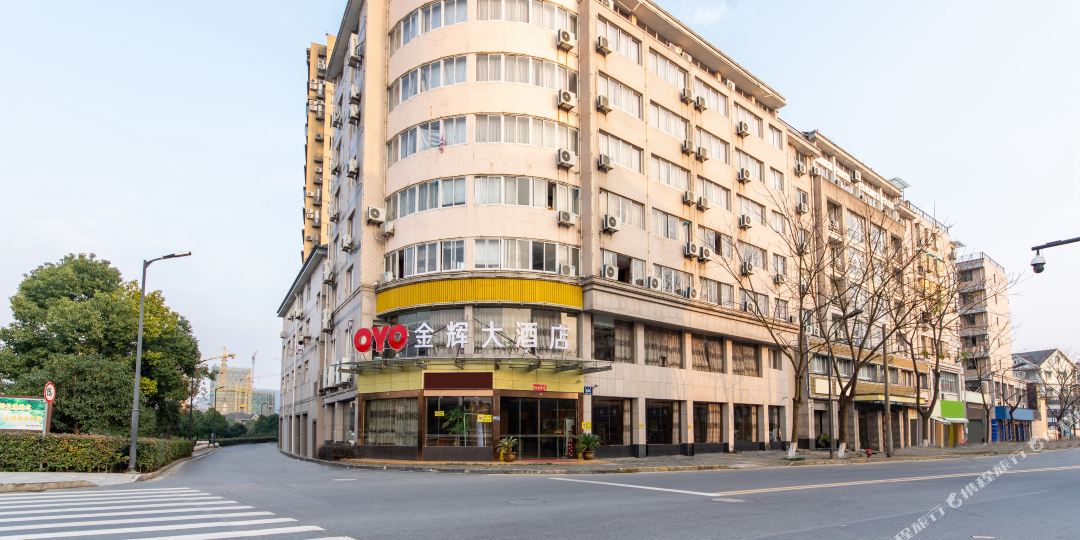 oyo临安金辉大酒店临水路店