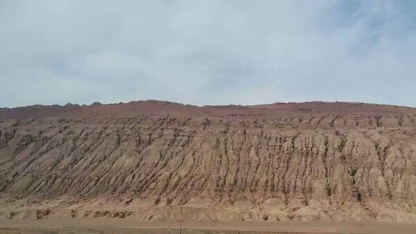 新疆维吾尔自治区吐鲁番市高昌区三堡乡连霍高速公路火焰山景区里面