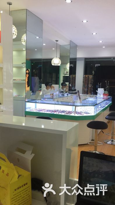 视佳眼镜(学府路店)