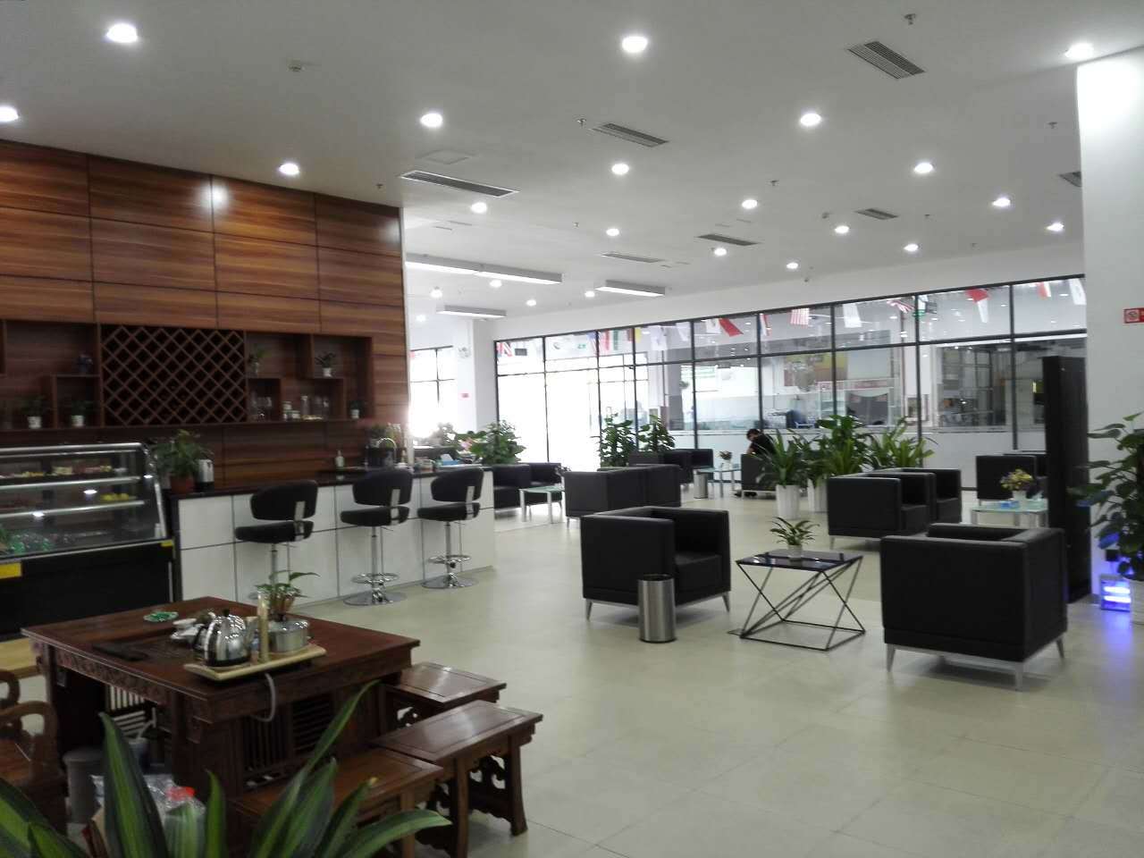深圳玖逸行钣喷中心