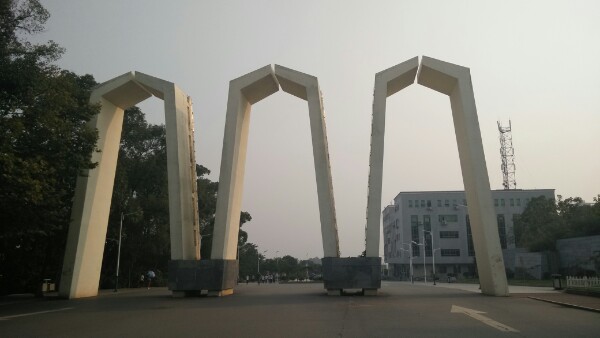 湖南省湘潭市雨湖区湘潭大学南门(文中路)