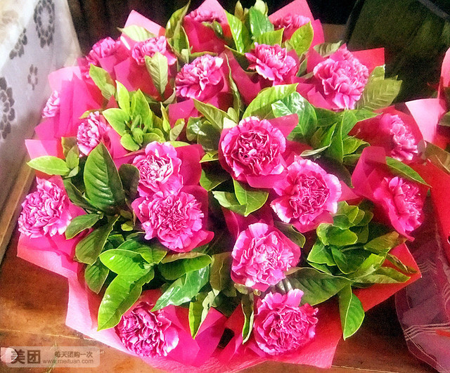 芊佰汇鲜花