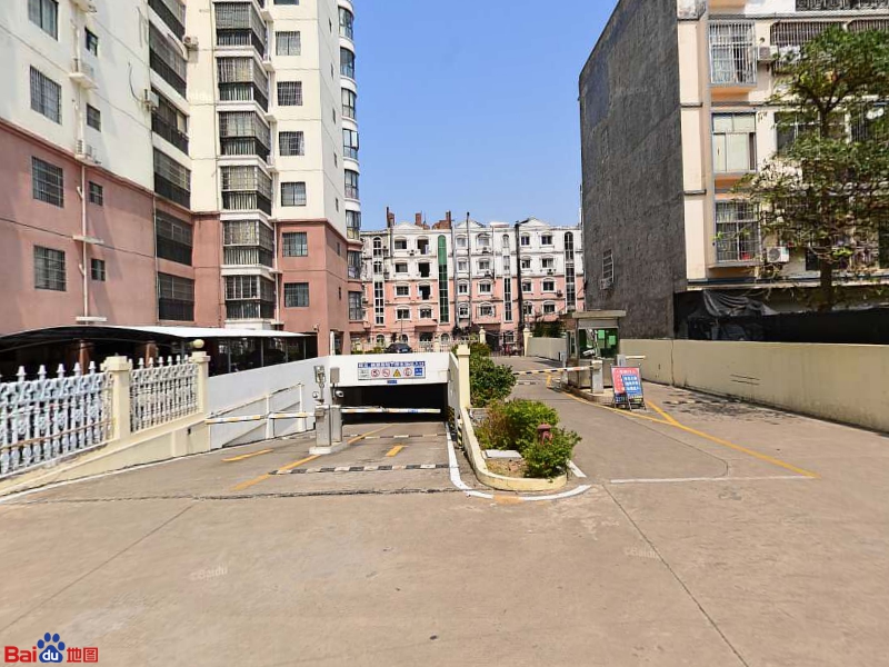 辉龙桃源居地下停车场-出入口