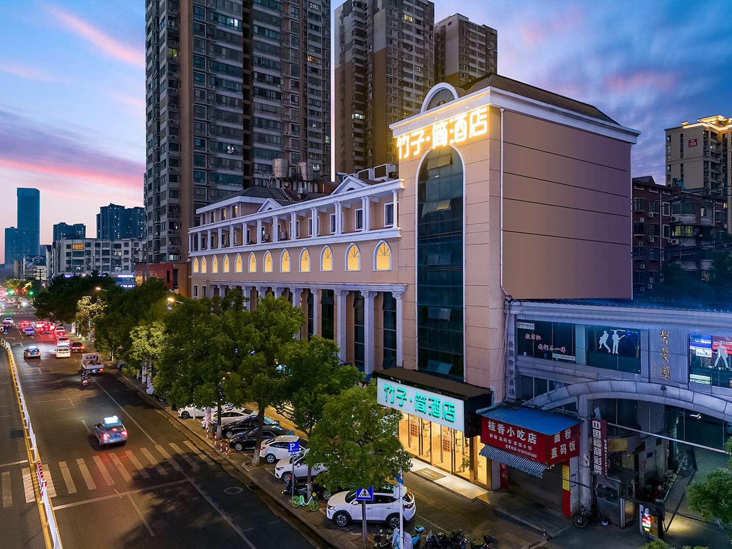 龙庭宾馆(美食街店)