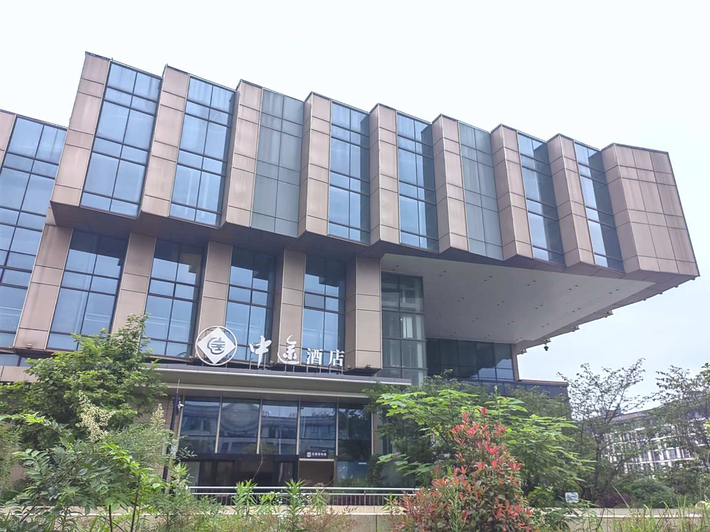 中途酒店(衢州高铁站万达广场店)