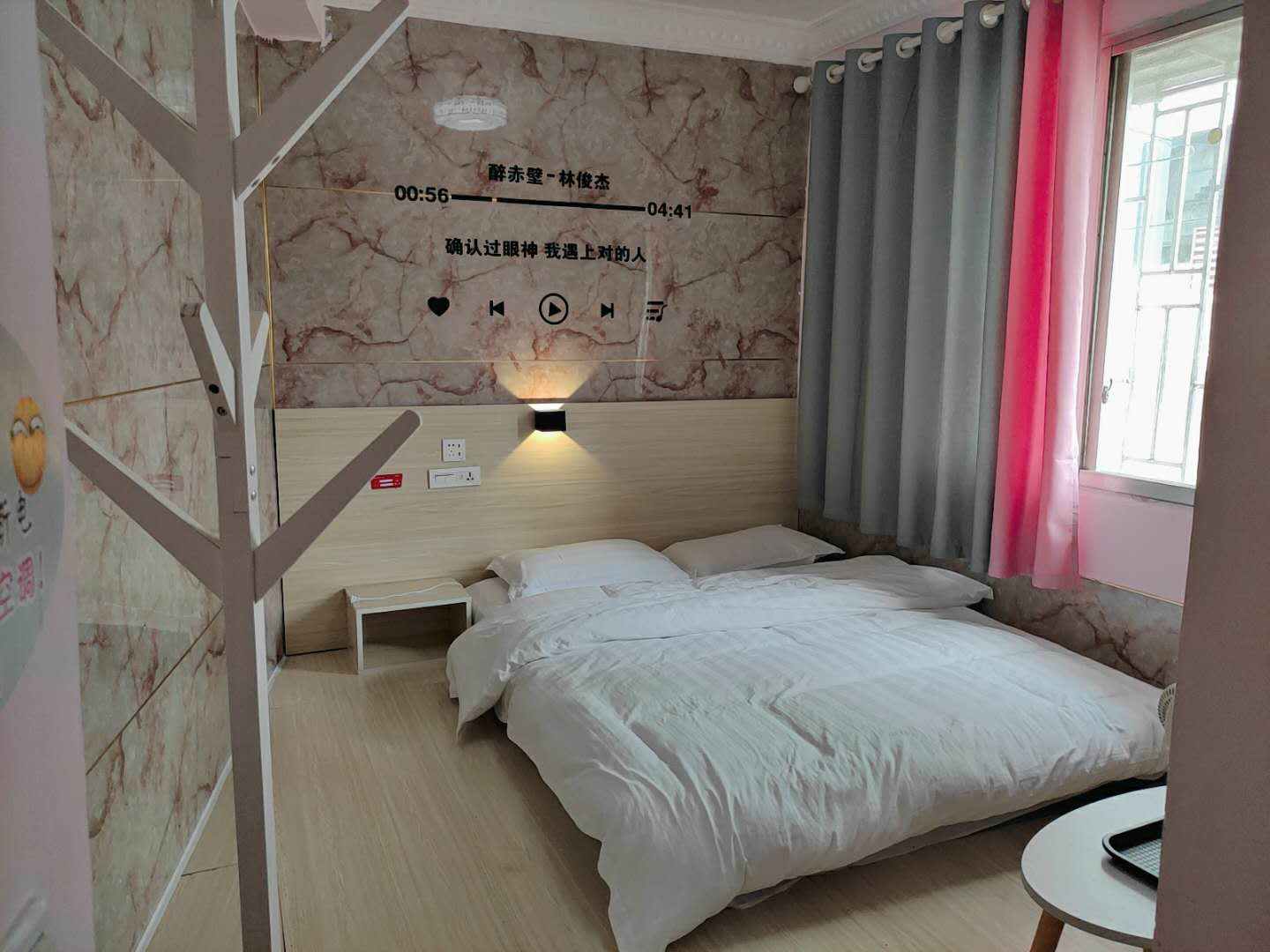 月峰花园客栈(东西巷店)