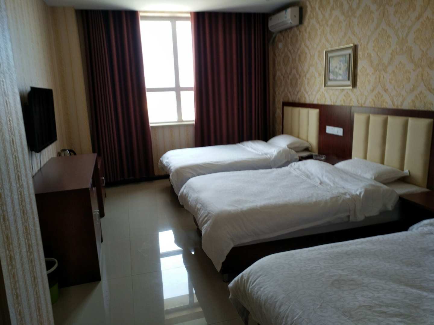 九洲宾馆(奇台县农村供水总站南)