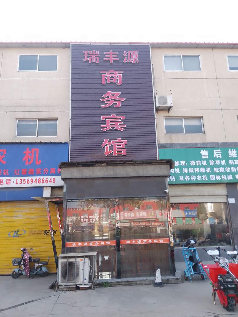 OYO农机商务宾馆(李简社区西)