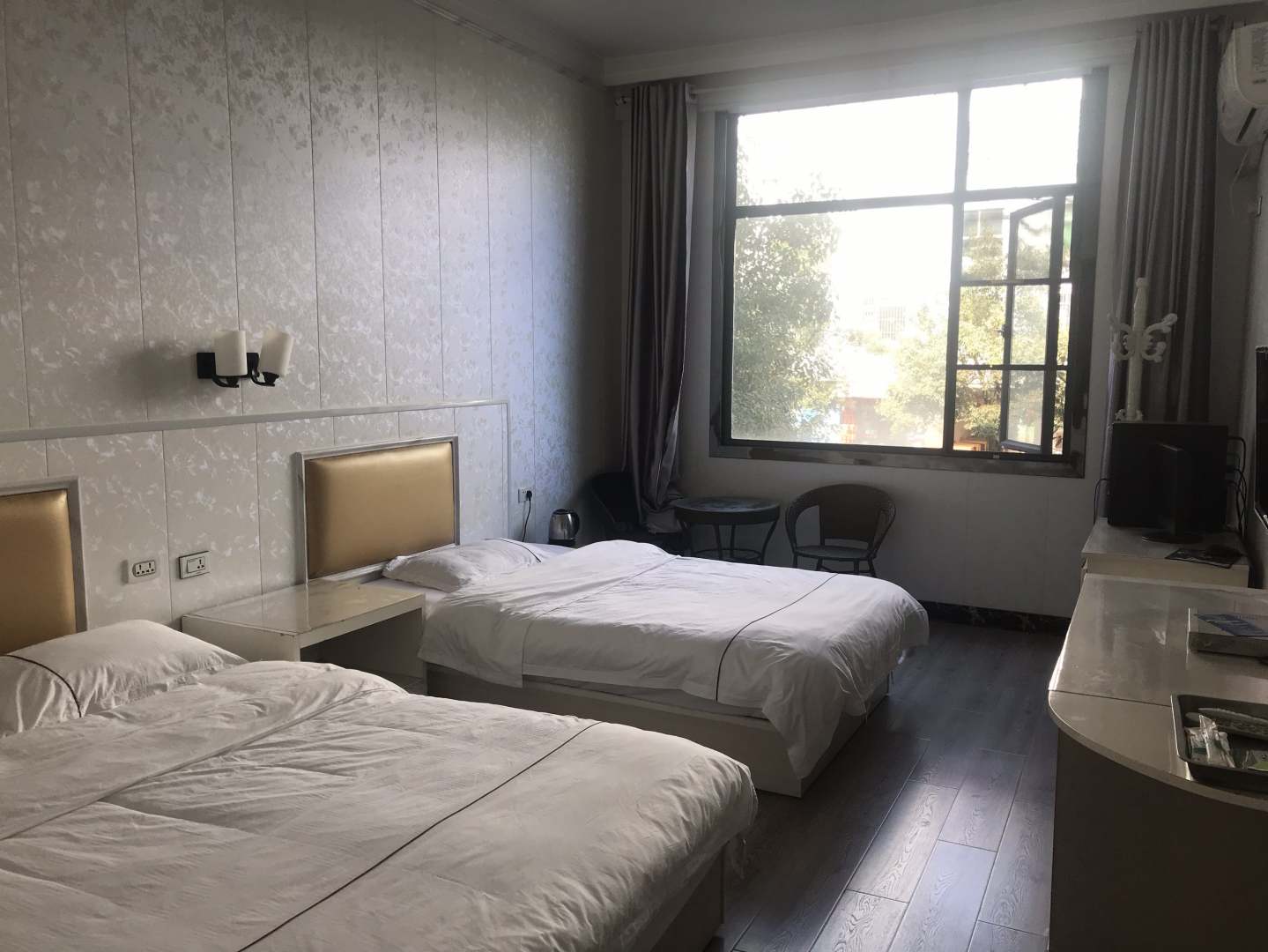 吉利宾馆(鄂陕大道店)
