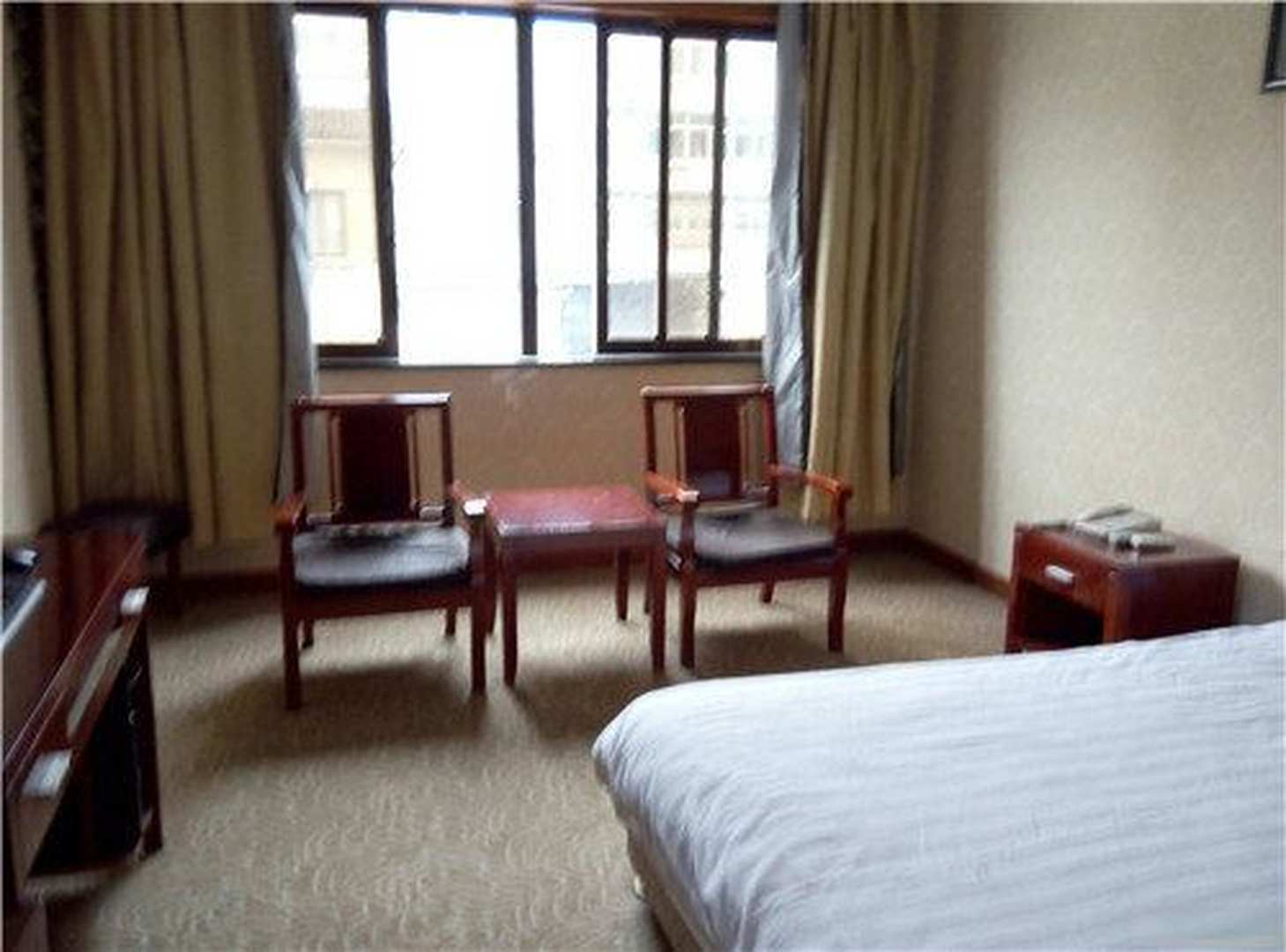 明华宾馆(白云市场监管所西北)