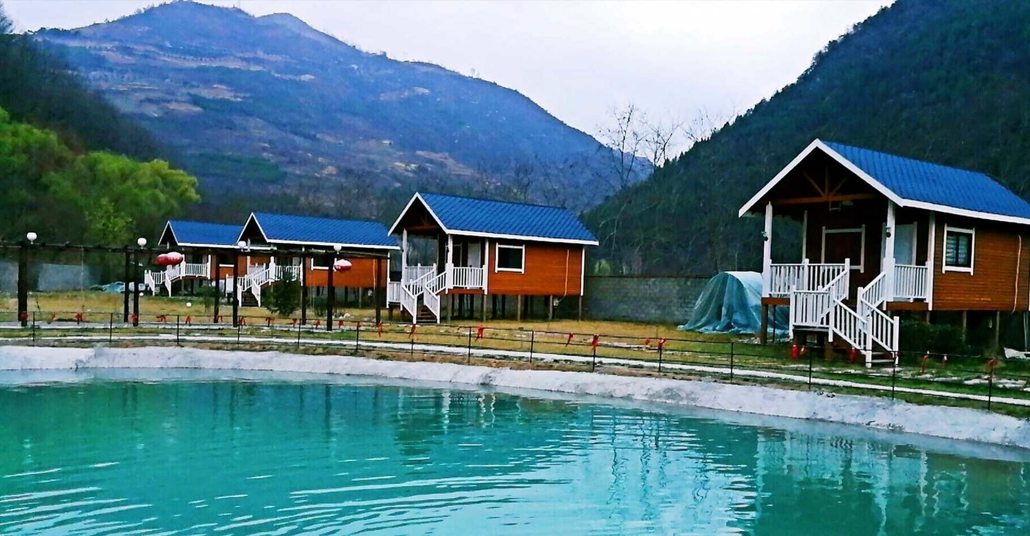 两当嘉源山庄