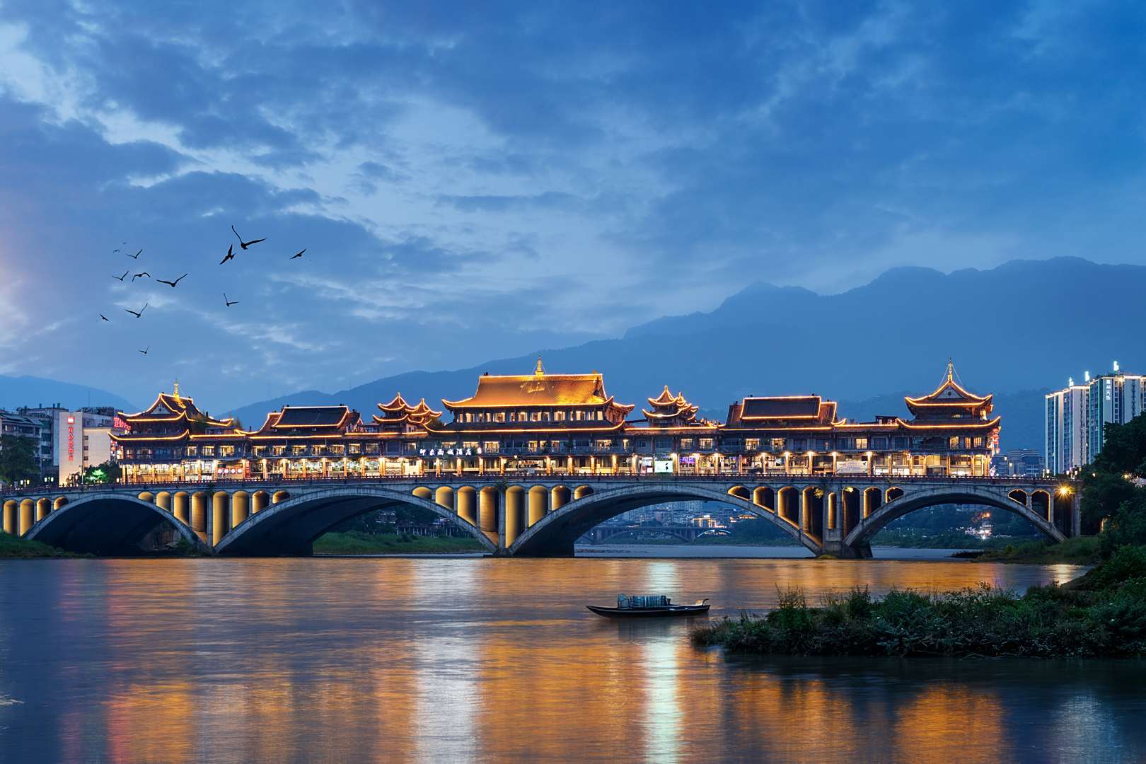 雅安｜Over the Qingyi River｜印象雨城酒店(雅州廊桥店)