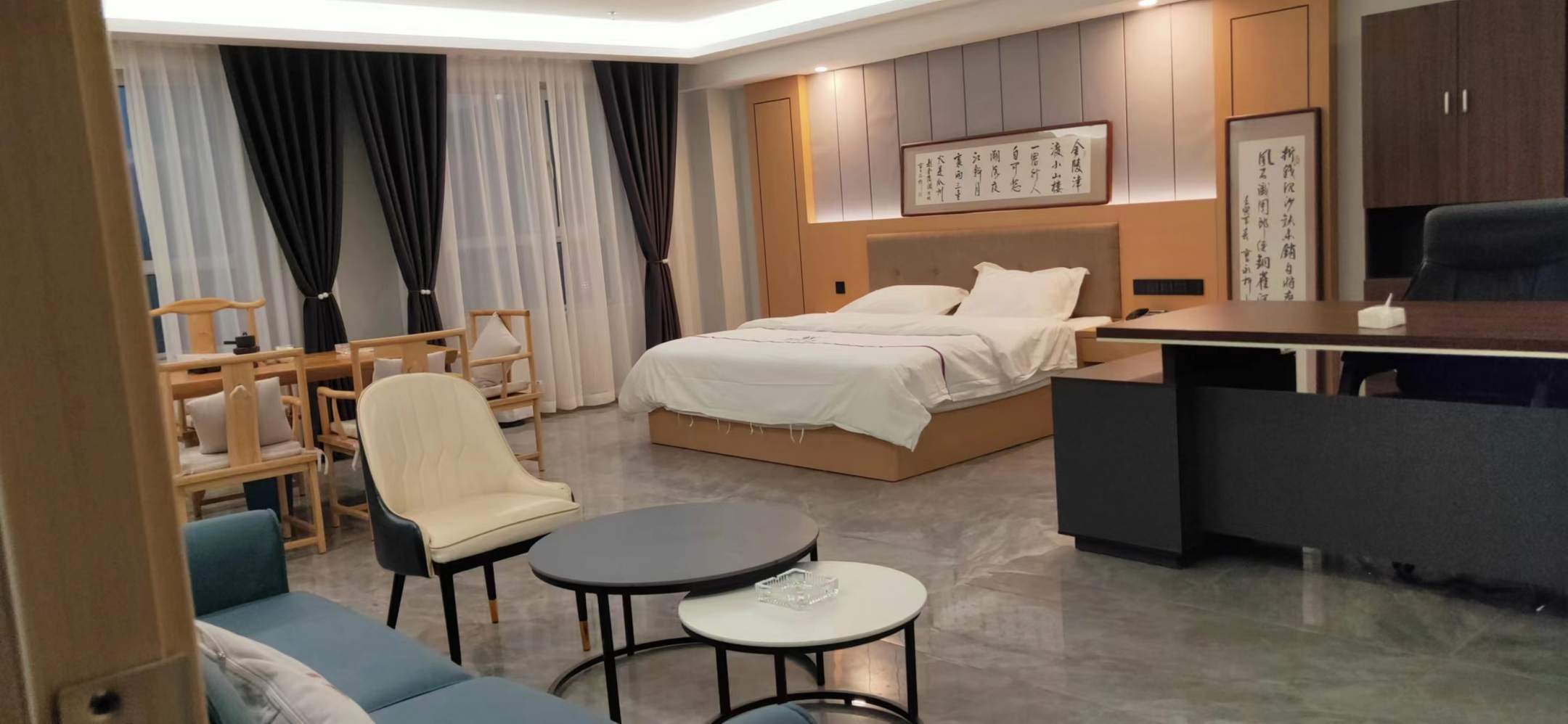 一擰厚載門(mén)酒店