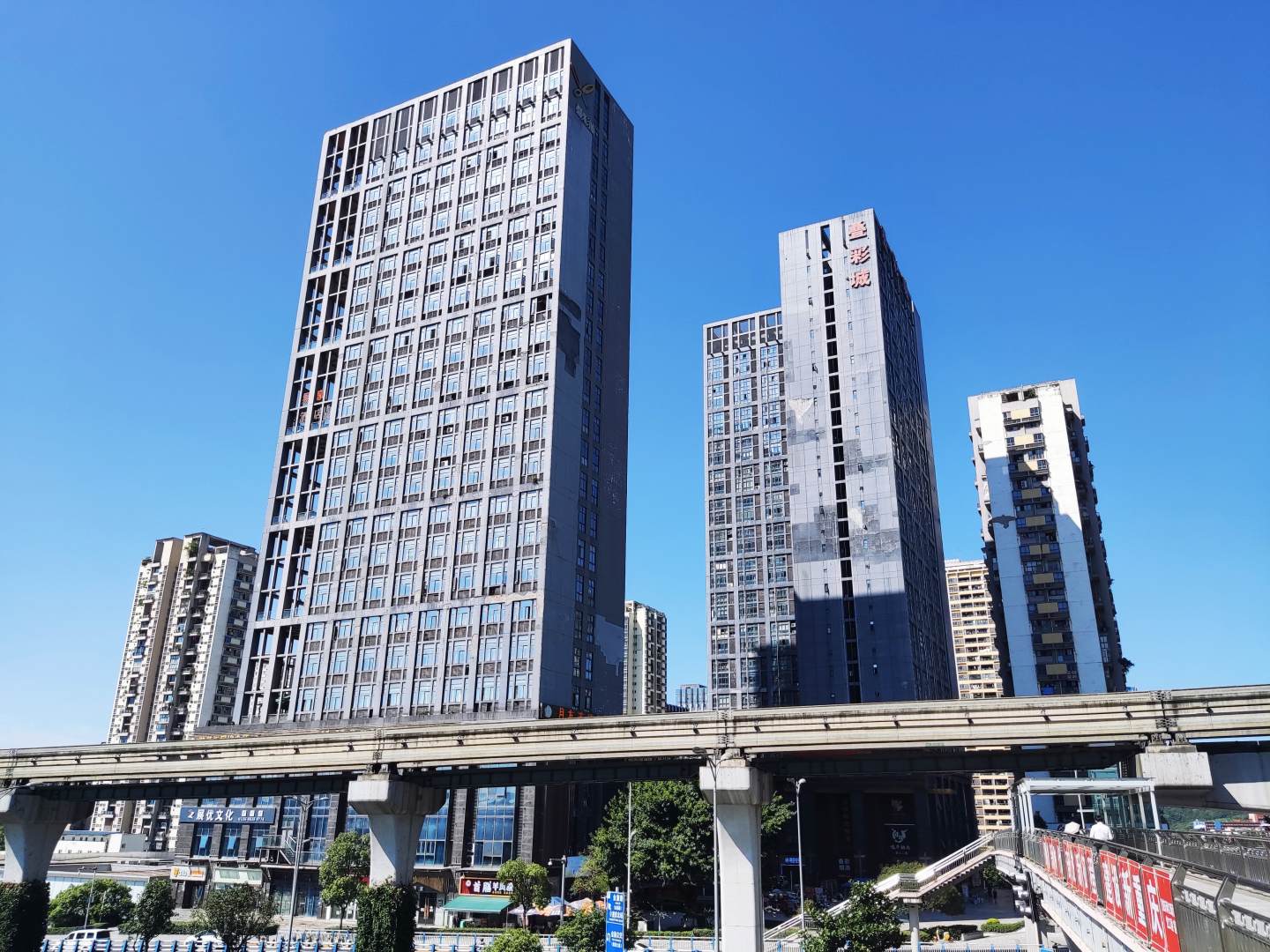叠彩城九点(汽博中心金童路轻轨站店)