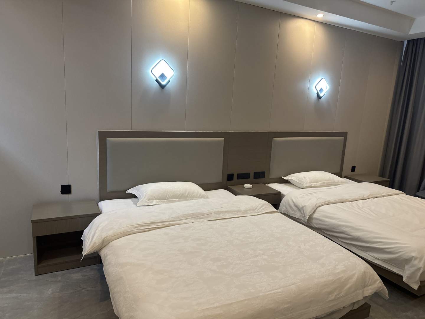 阿拉尔浩翰大酒店