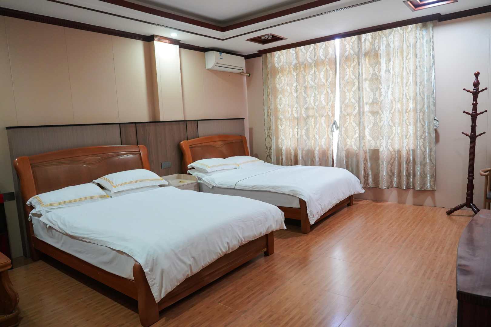 五月花旅馆(廉江火车站二中店)