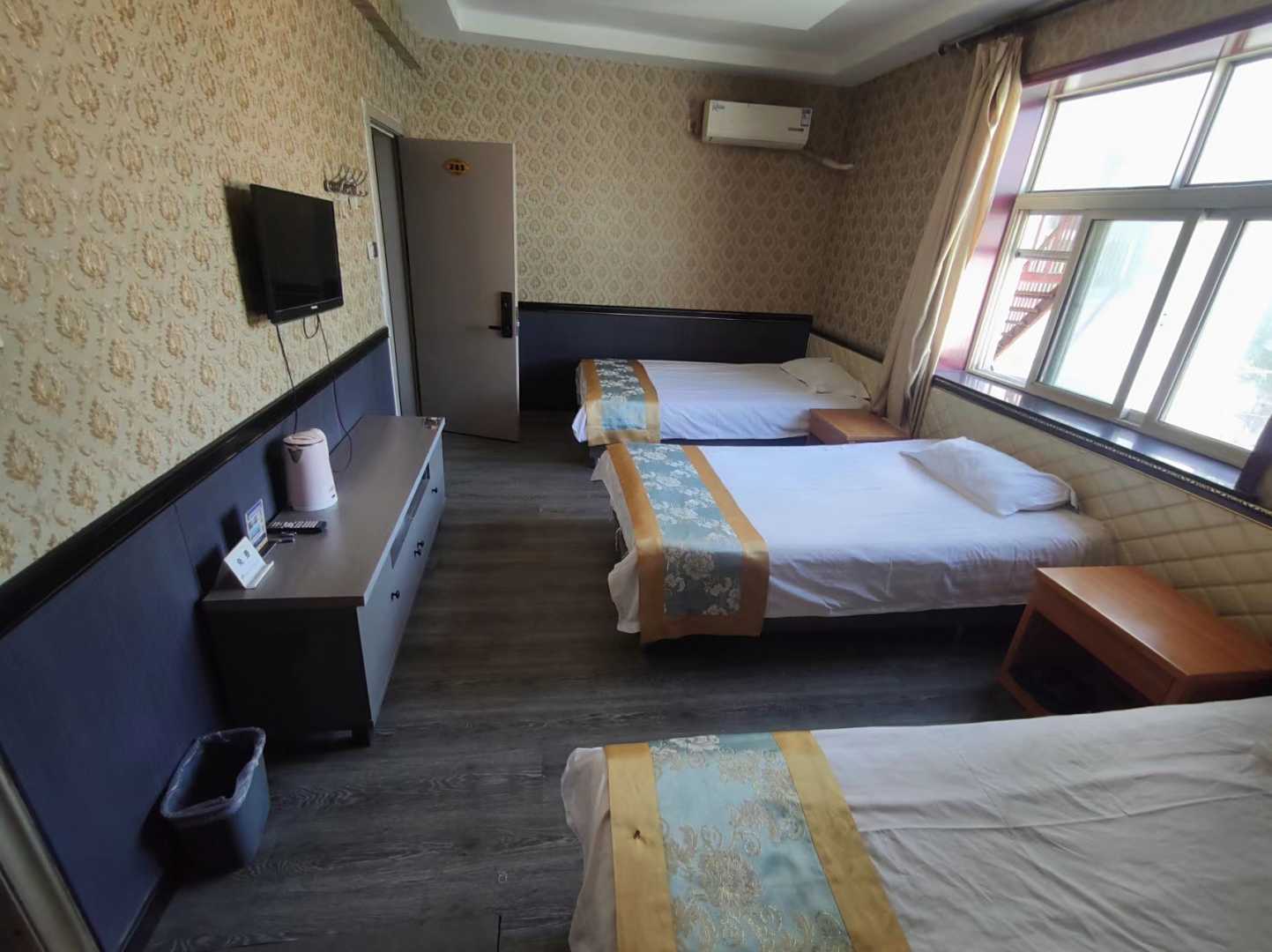 华隆宾馆(黎光街店)