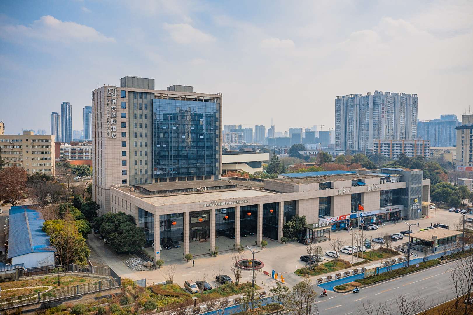 成都怡东国际酒店(东郊记忆公园理工大学店)