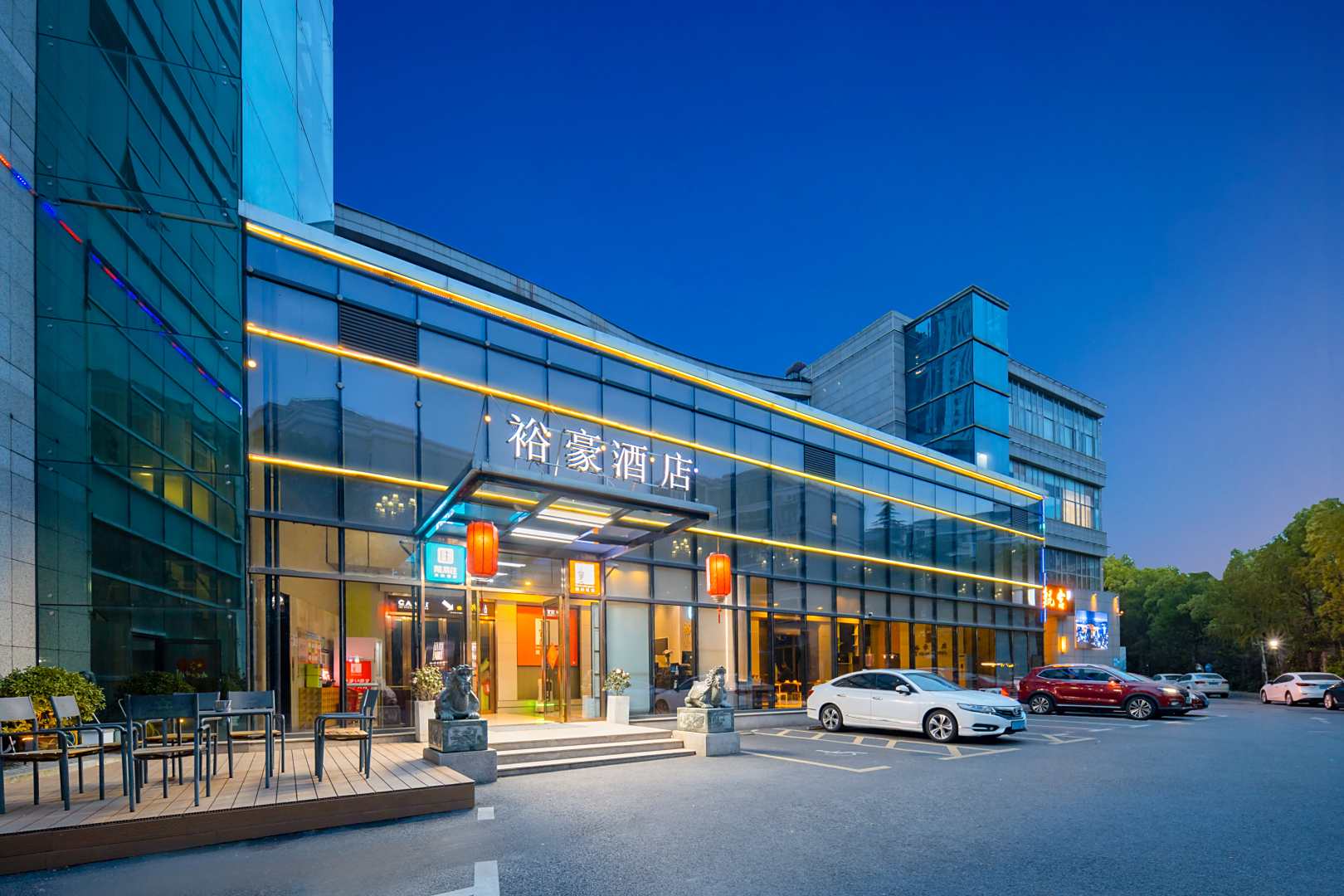 随易住裕豪酒店(上海松江大学城店)