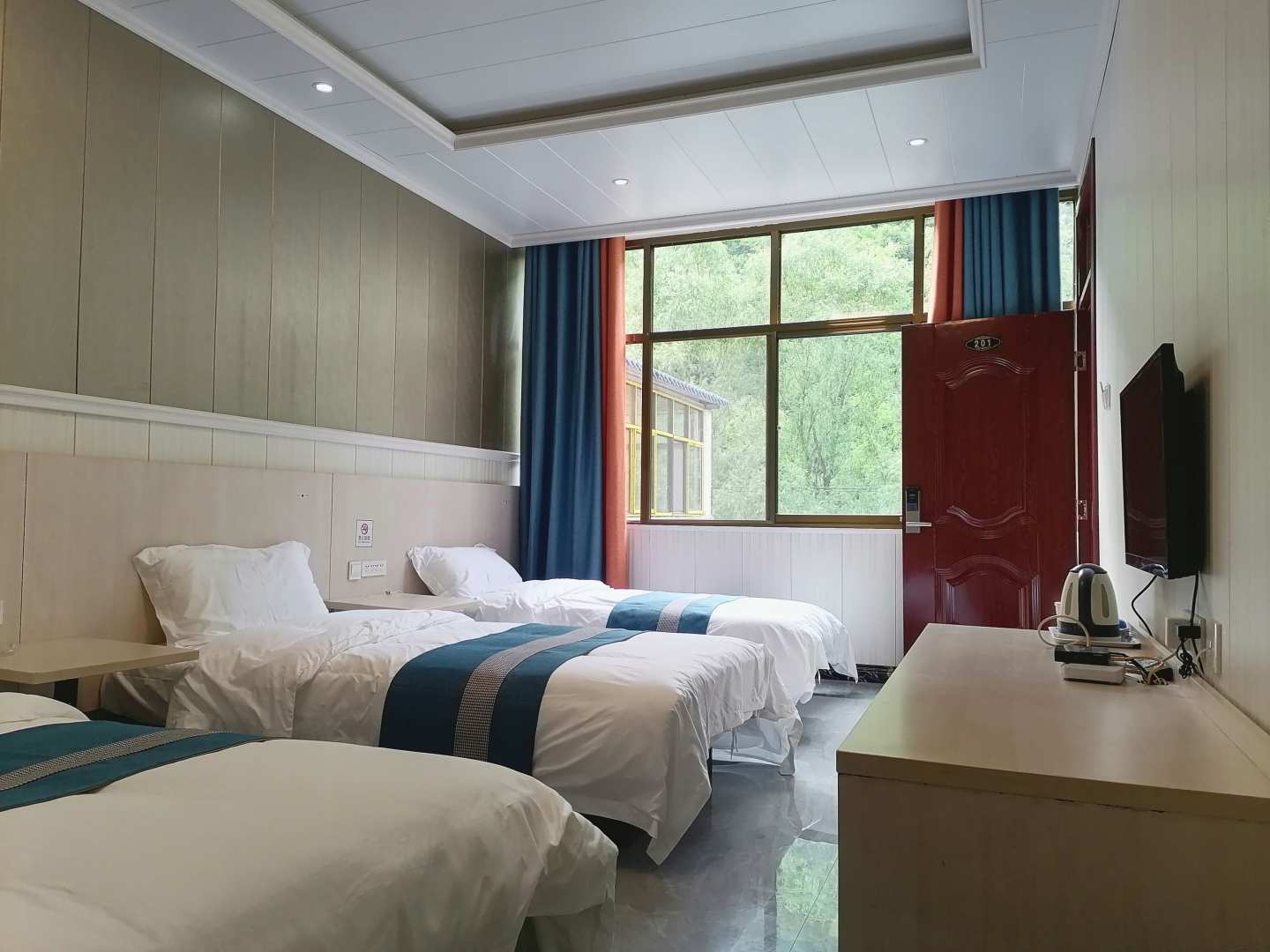 官鹅沟山水谈民宿