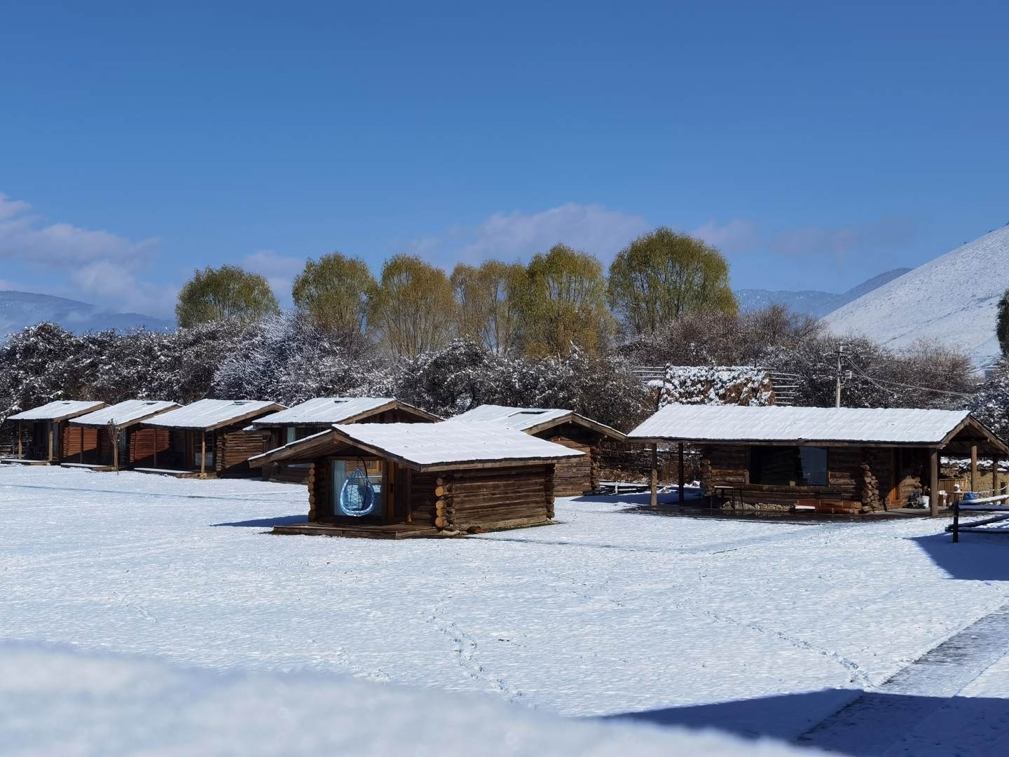 香格里拉十里雪山星空帐篷庄园