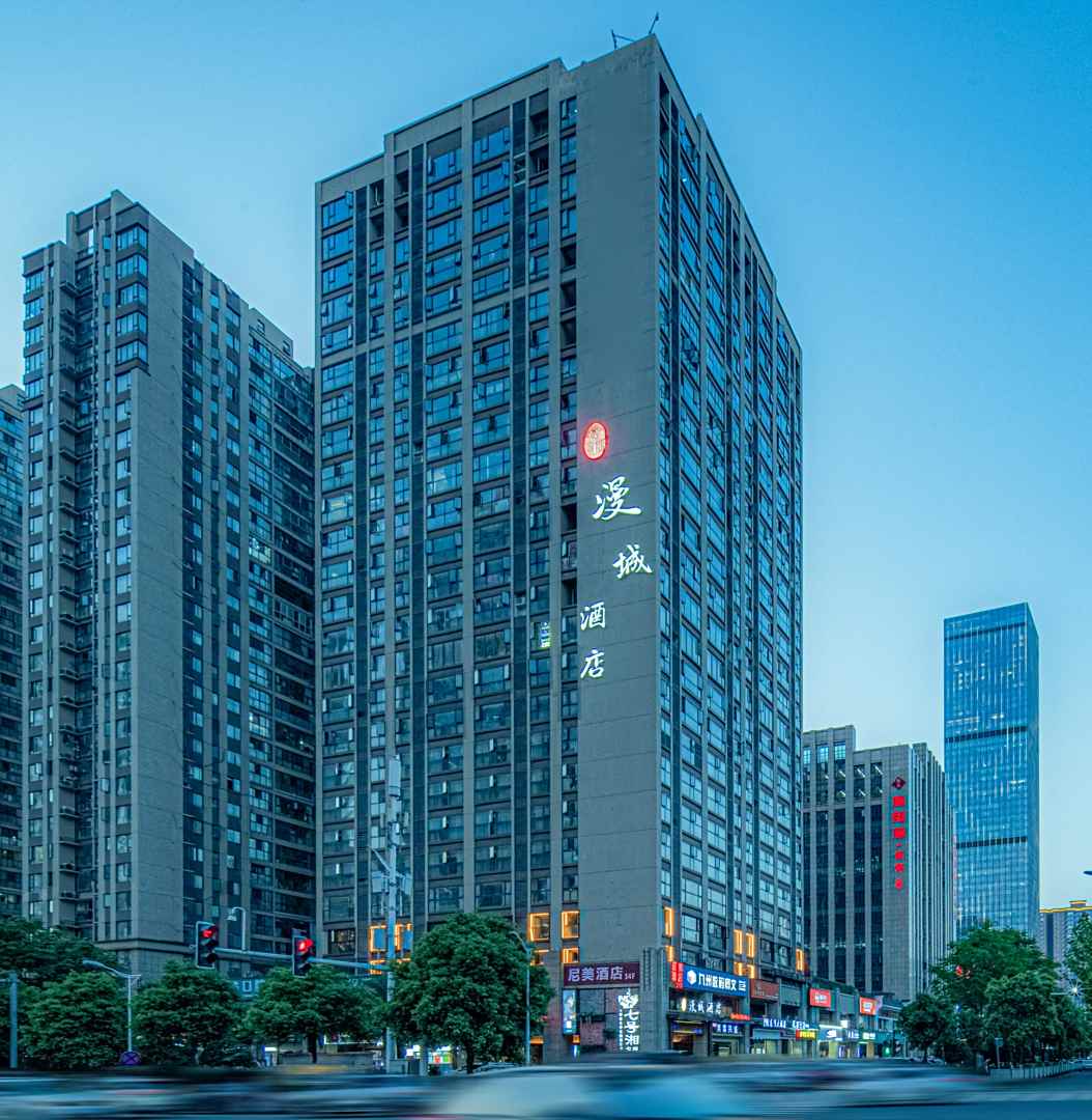 漫城酒店(长沙南火车站长沙大道地铁站店)