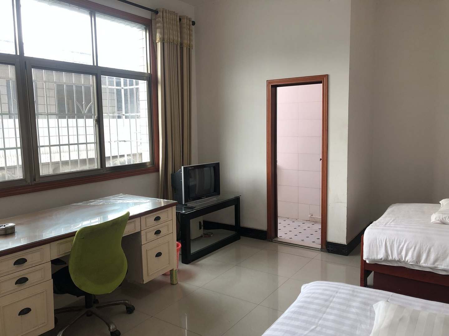 银丰旅馆式出租屋(新屋里巷店)