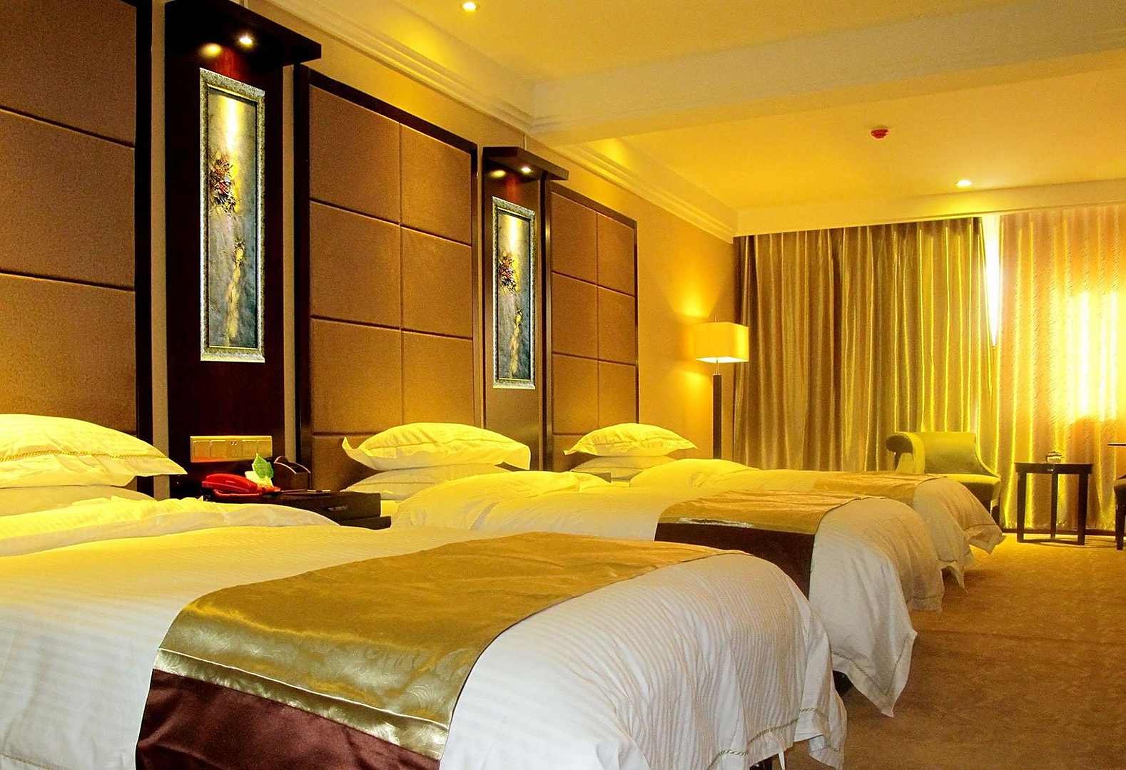 吕梁仁多多酒店