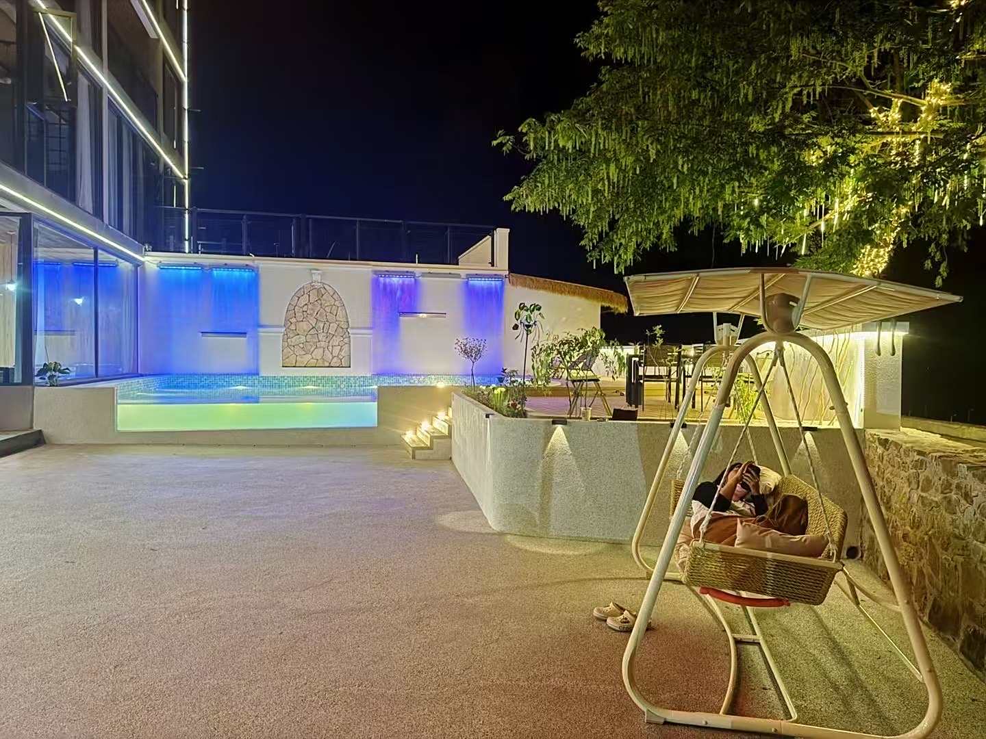 月亮湾戈壁林居